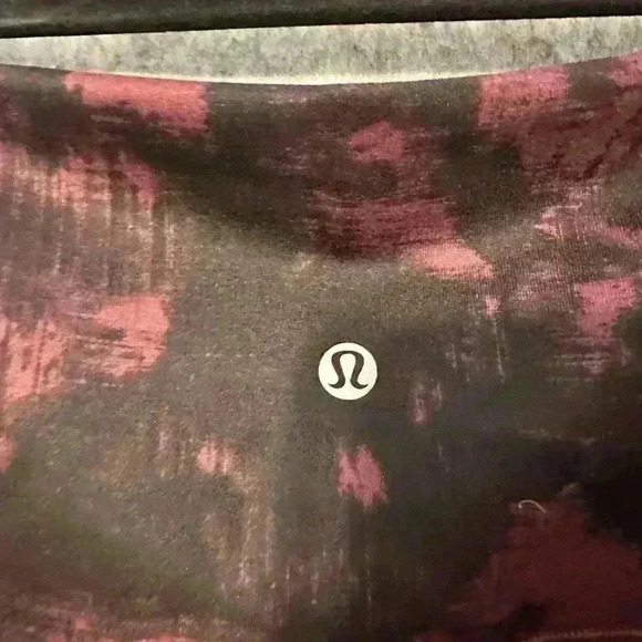 Lululemon Hi-Rise Cropped Leggings - Size 6 - Picture 4 of 4